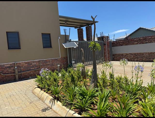3 BEDROOM TOWNHOUSE FOR SALE IN WATERVAL EAST